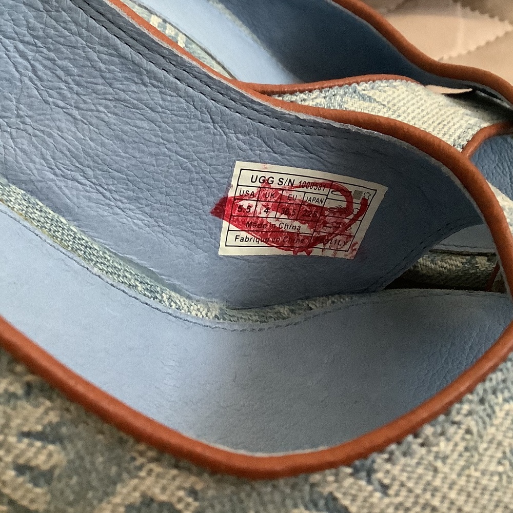 FINAL SALE! New UGG Hazel Blue Denim Logo Wedge Sandals mismatch size 5 & 5.5 - Picture 11 of 15